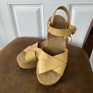 Rampage Yellow Wedge Sandal Size 7.5